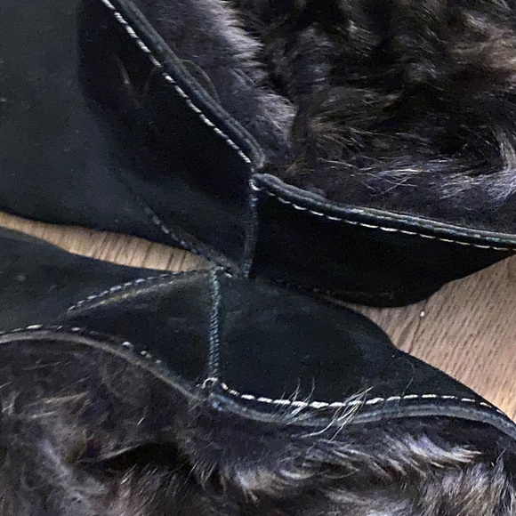 Fluffy top UGGS sz 7 great condition - Picture 3 of 3